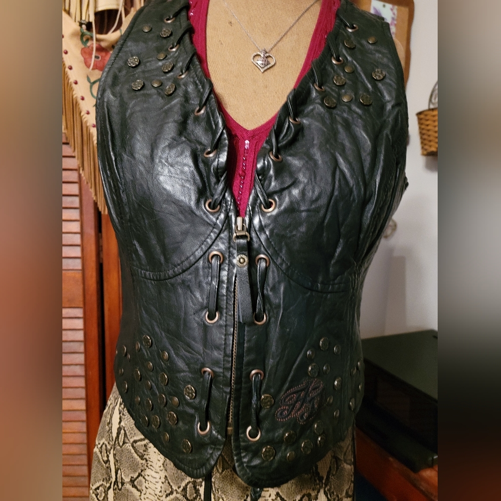 Beautiful Harley Davidson Lambskin Leather Vest!!! Size Small.